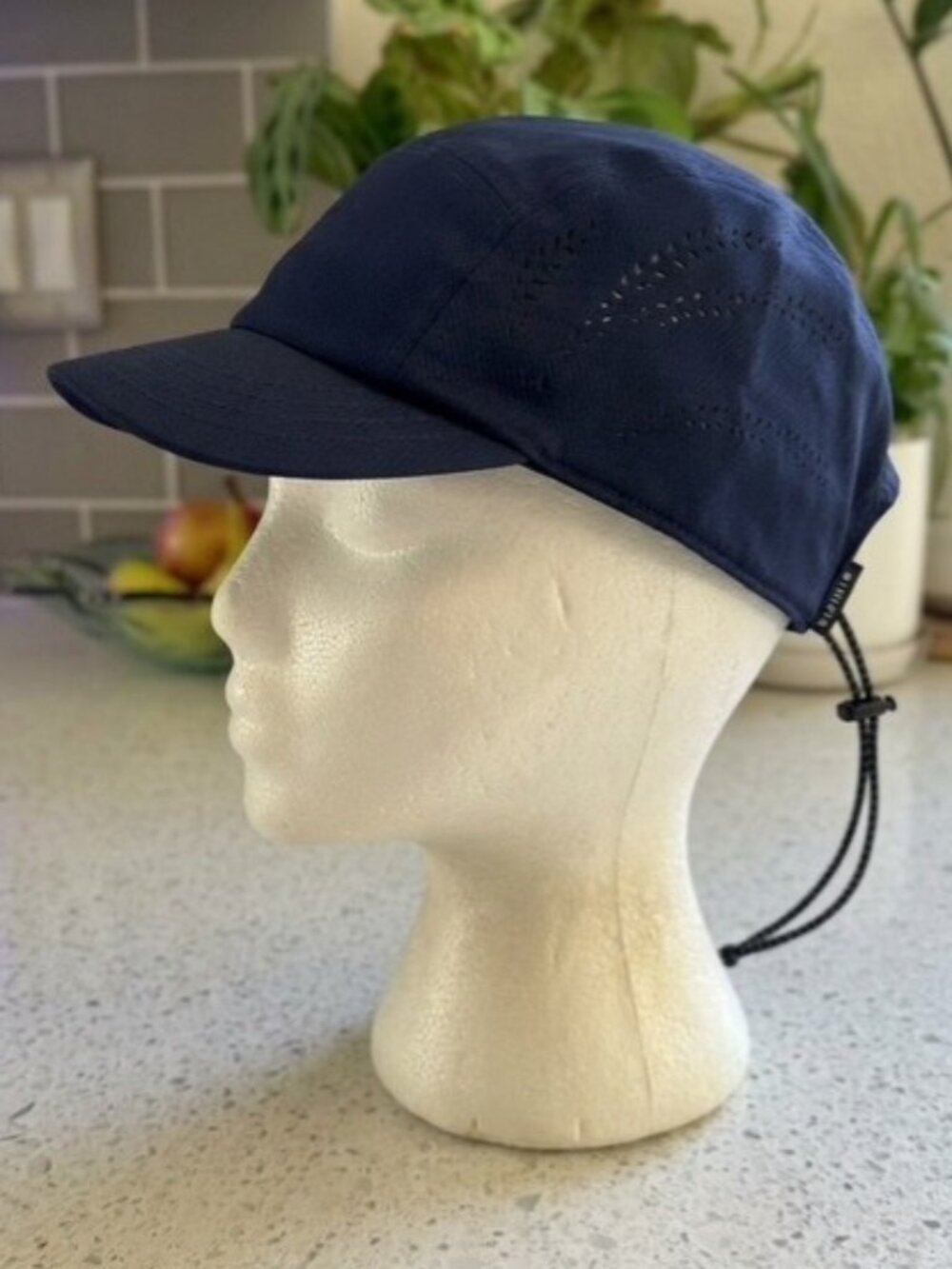 Athleta Ultra-Light Run Cap in Navy Blue
